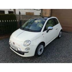 Zeer mooie pastelwitte Fiat 500 1.2 Lounge met SCHUIFDAK