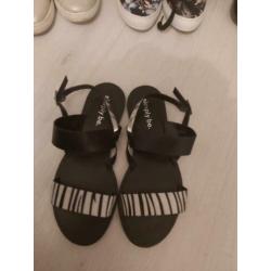 Sandalen en teenslippers samen 1 koop mt 37 nieuw