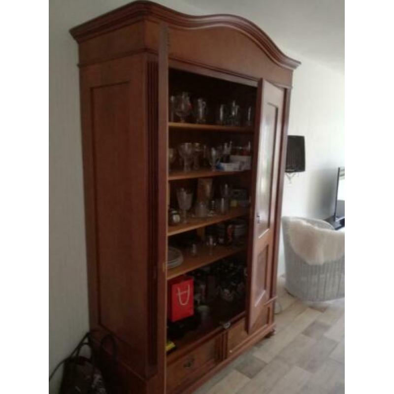 mooie antieke kast. bieden vanaf 750 €