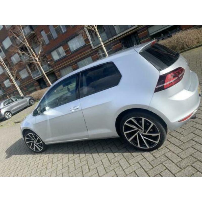 Volkswagen Golf 1.6 TDI 77KW DSG 3D 2013 Grijs Nieuwe APK