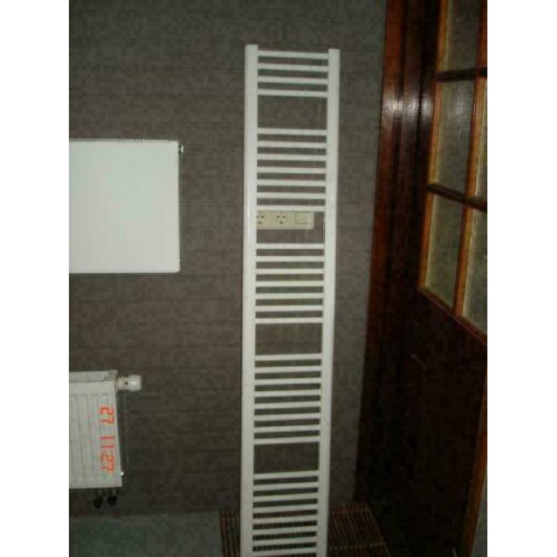 Designradiator 30 cm breed x 165 cm hoog in het wit en 664W