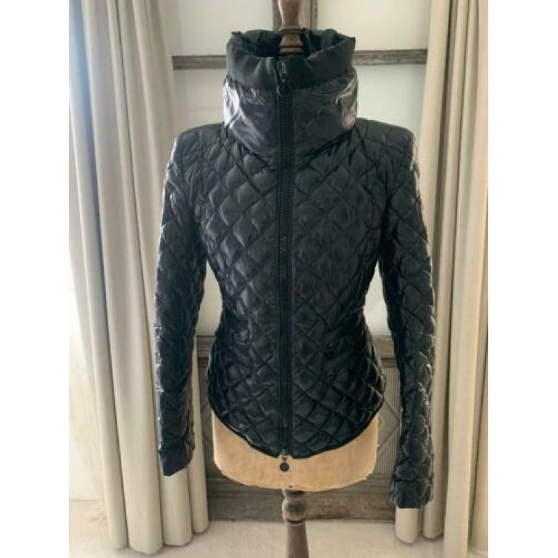 Moncler jas maat 40