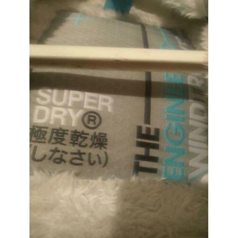 Superdry jas maat 36 valt als s