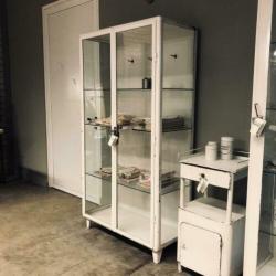 Vitrine, vitrinekast, medicijnkast, industriële kast, vouwde