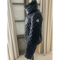 Moncler jas maat 40