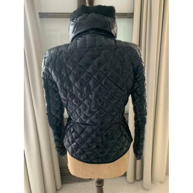 Moncler jas maat 40