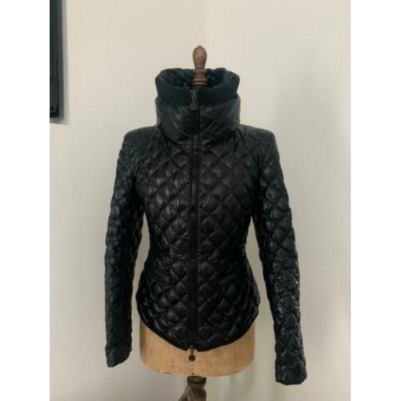 Moncler jas maat 40