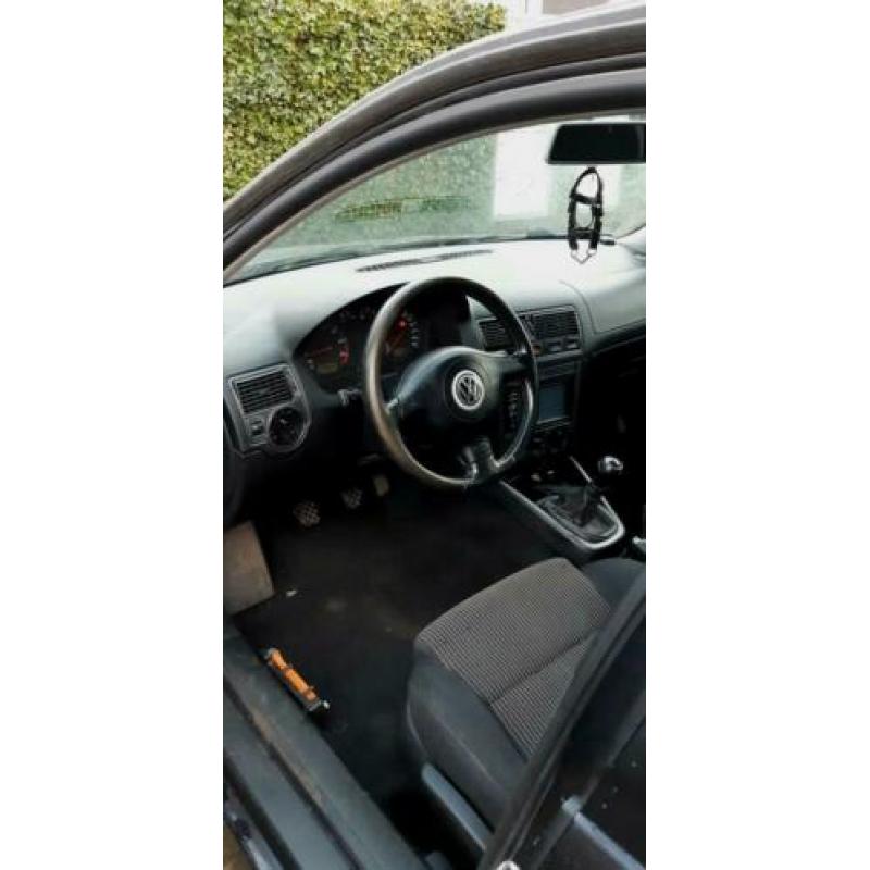 Volkswagen Golf 1.6 74KW 2000 Zwart