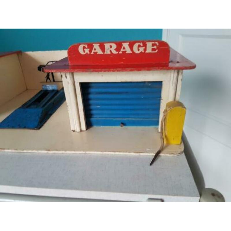 Oud houten garage merk Jumbo 30x57cm