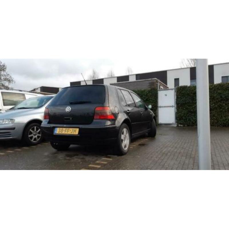 Volkswagen Golf 1.6 74KW 2000 Zwart