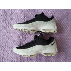 NIKE Air Max 95 Ultra Essential - 'Black' - [Maat: 46]