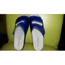 blauwe slippers.maat 38,Bighorn. € 7,50. bijna nieuw.