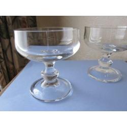 Zes mooie heldere vintage cocktail coupes - stam met knop