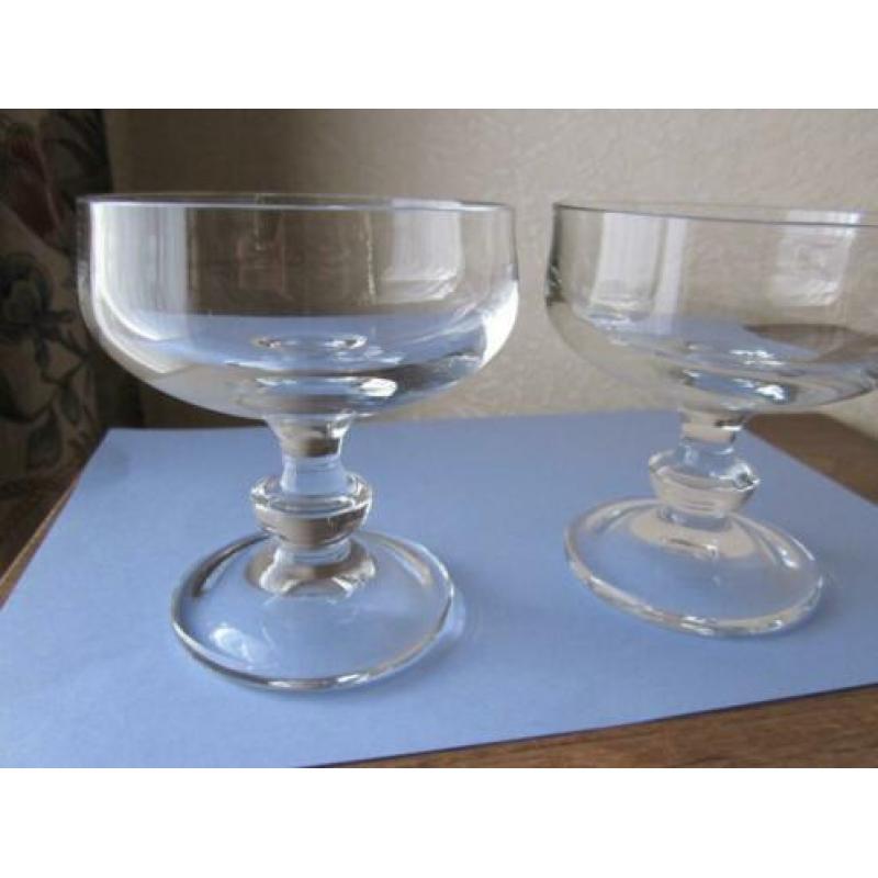 Zes mooie heldere vintage cocktail coupes - stam met knop