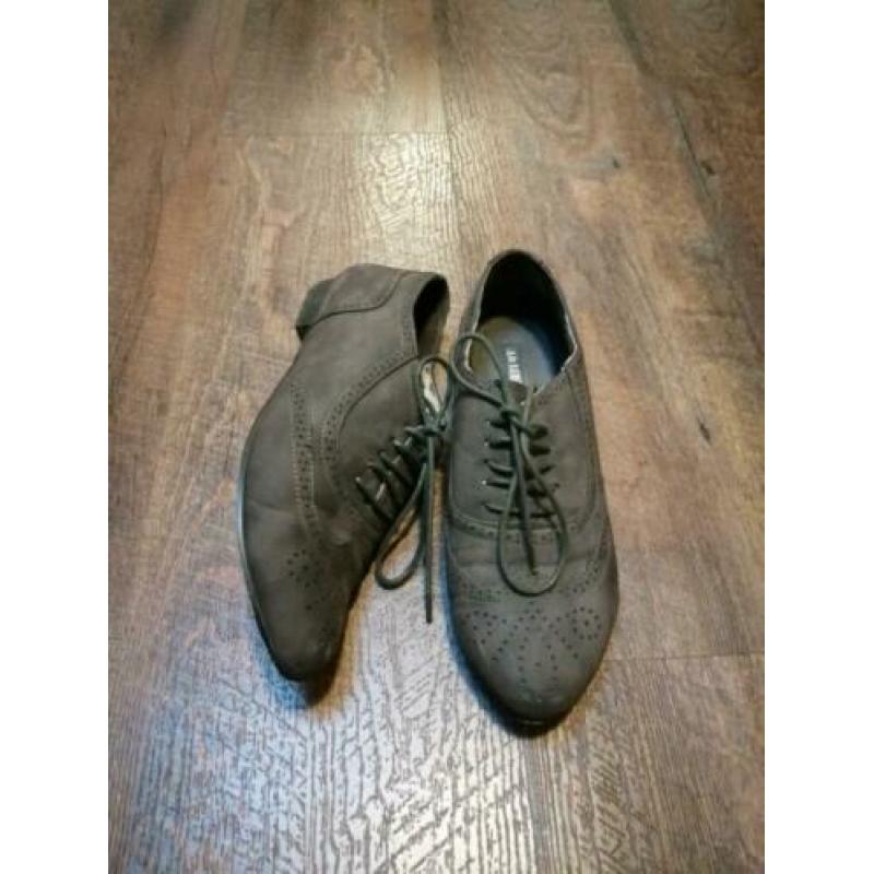 Nette schoenen met hak en veter €5