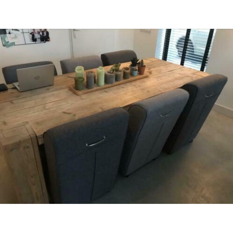 Steigerhouten tafel 220cm inclusief 6 stoelen op wielen!