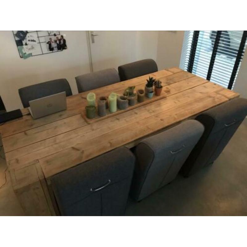 Steigerhouten tafel 220cm inclusief 6 stoelen op wielen!