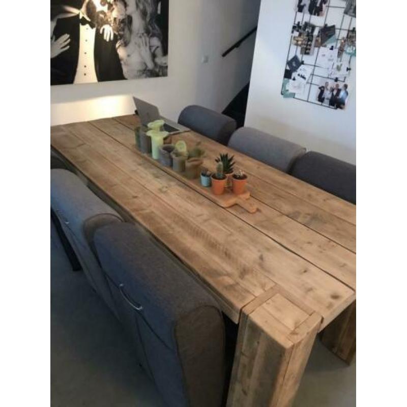 Steigerhouten tafel 220cm inclusief 6 stoelen op wielen!