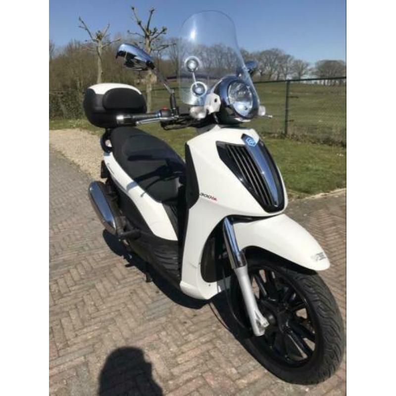 Te koop piaggio carnaby 300!