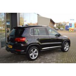 Volkswagen TIGUAN 1.4 TSI R-LINE XENON - NAVI - PANORAMA