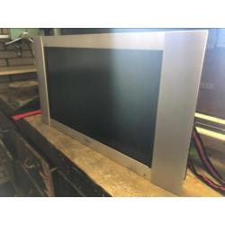 Sony WEGA LCD colour tv 26 inch met ophangbeugel