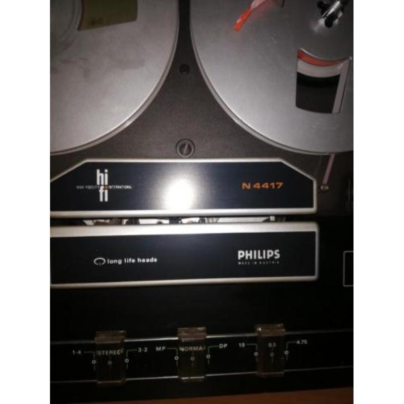 Philips N 4417 met ingebouwde versterker en speakers