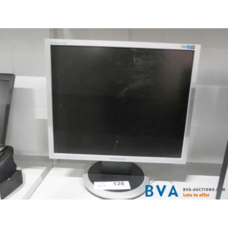 Online veiling: 3 Samsung monitoren (2x) SyncMaster 940N / (