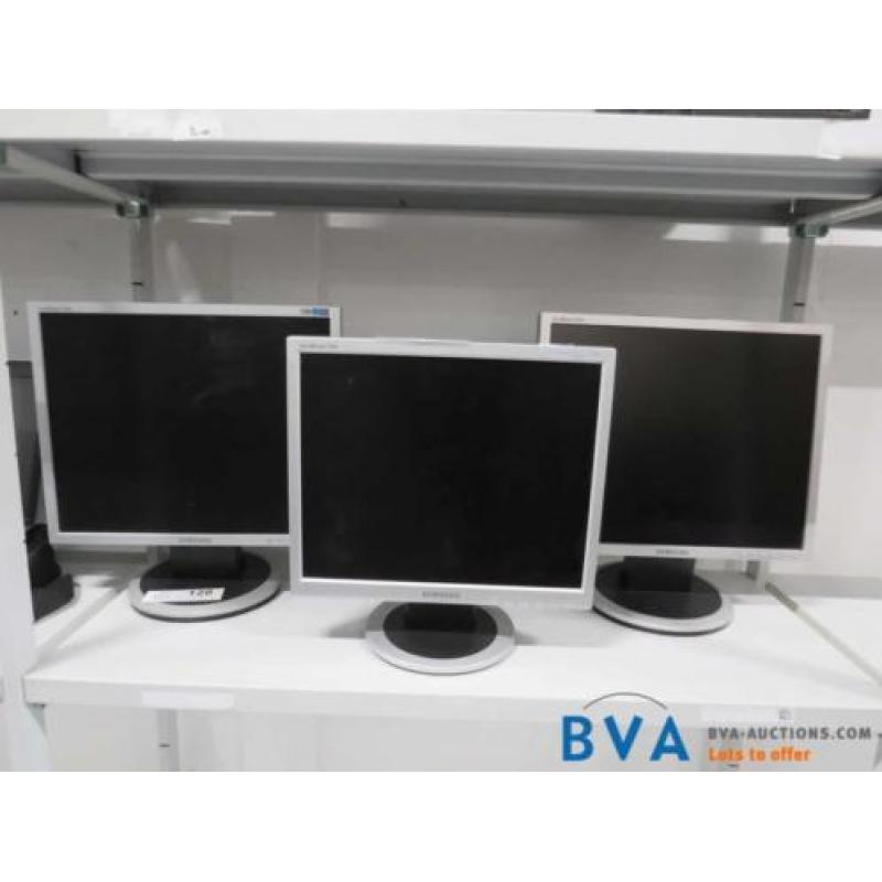 Online veiling: 3 Samsung monitoren (2x) SyncMaster 940N / (