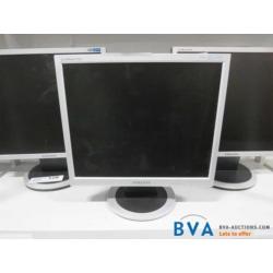 Online veiling: 3 Samsung monitoren (2x) SyncMaster 940N / (