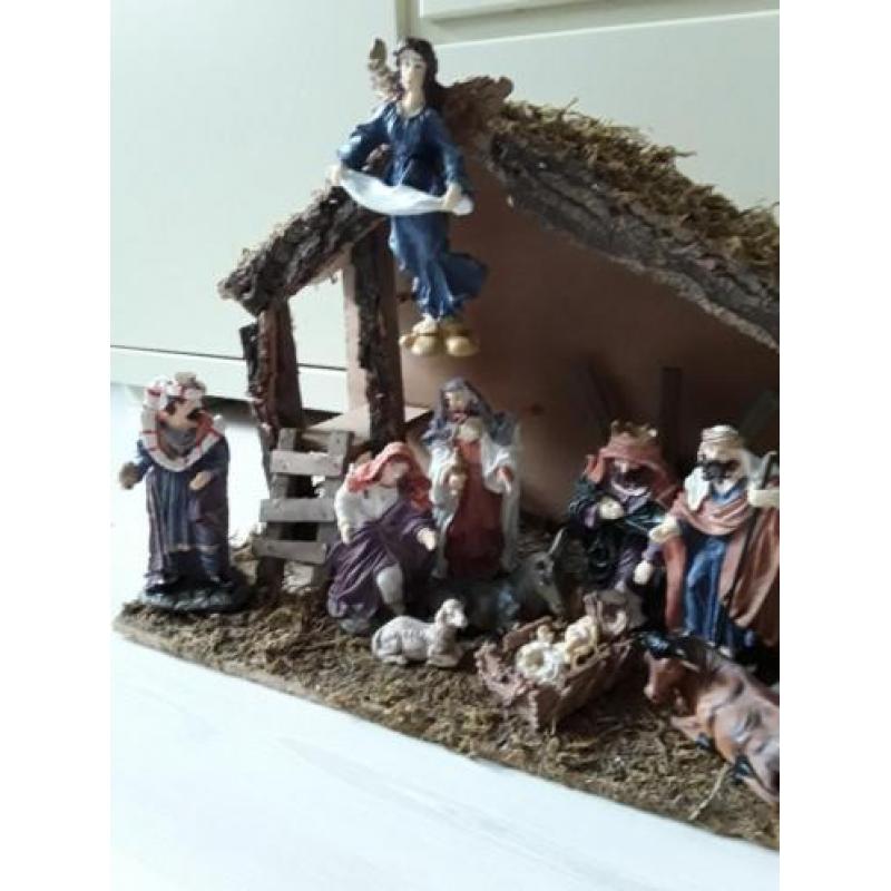 Kerststal met figuren 43,5 X 22 X 29,5 cm