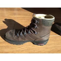 Lowa trekker maat 42